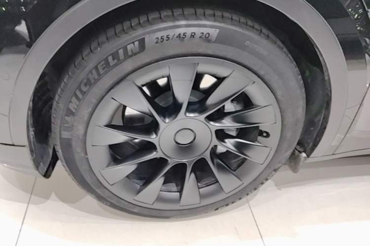 Used Tesla Model Y 2021 Standard Range Rear-Wheel Drive Version Left Front Wheel Hub