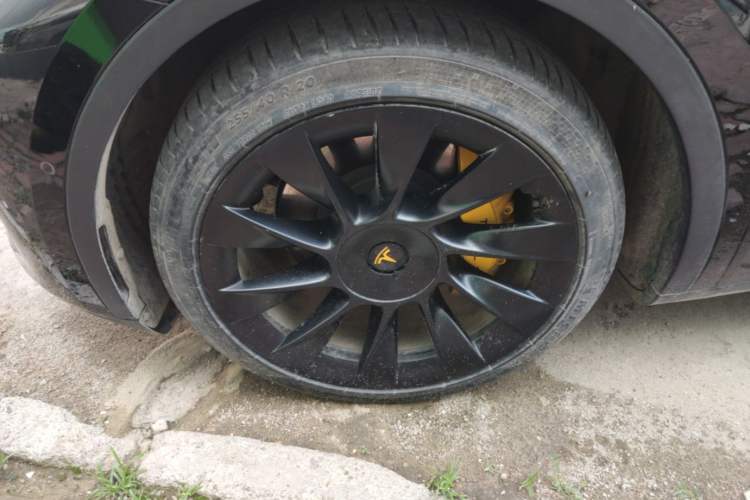 Used Tesla Model Y 2021 Standard Range Rear-Wheel Drive Version Left Front Wheel Hub