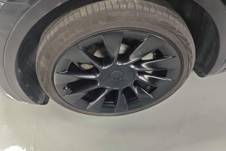 Used Tesla Model Y 2021 Standard Range Rear-Wheel Drive Version Left Front Wheel Hub