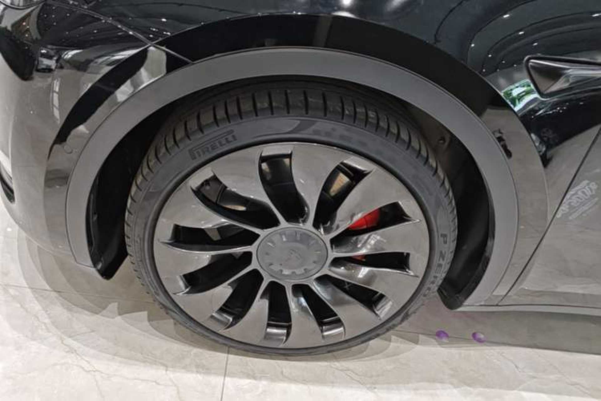 Used Tesla Model Y 2021 Performance High-Performance All-Wheel-Drive Version Left Front Wheel Hub