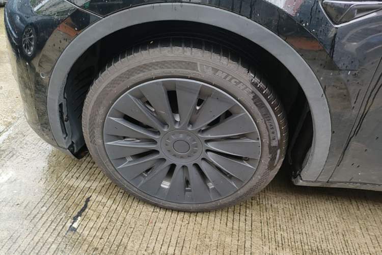 Used Tesla Model Y 2021 Standard Range Rear-Wheel Drive Version Left Front Wheel Hub