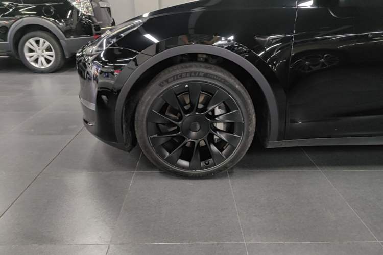Used Tesla Model Y 2021 Standard Range Rear-Wheel Drive Version Left Front Wheel Hub