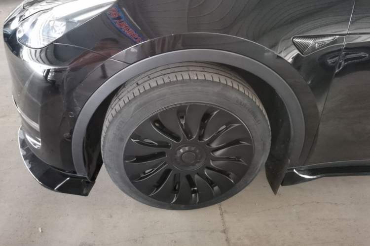 Used Tesla Model Y 2021 Standard Range Rear-Wheel Drive Version Left Front Wheel Hub