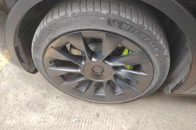 Used Tesla Model Y 2021 Standard Range Rear-Wheel Drive Version Left Front Wheel Hub