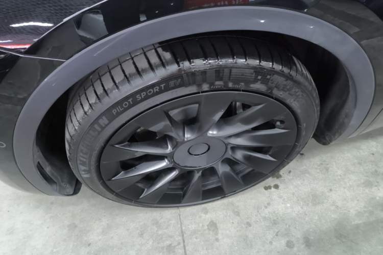Used Tesla Model Y 2021 Standard Range Rear-Wheel Drive Version Left Front Wheel Hub