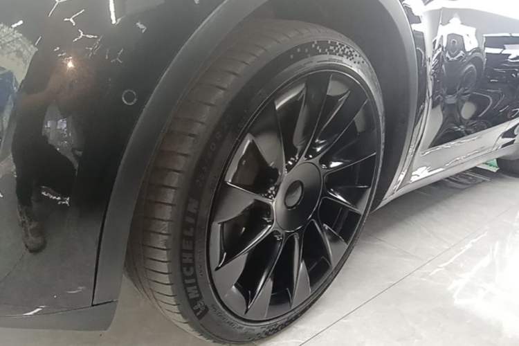Used Tesla Model Y 2021 Standard Range Rear-Wheel Drive Version Left Front Wheel Hub
