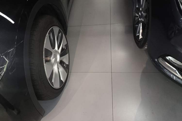 Used Tesla Model Y 2021 Revised Version 2 Long-Range All-Wheel-Drive Edition Left Front Wheel Hub