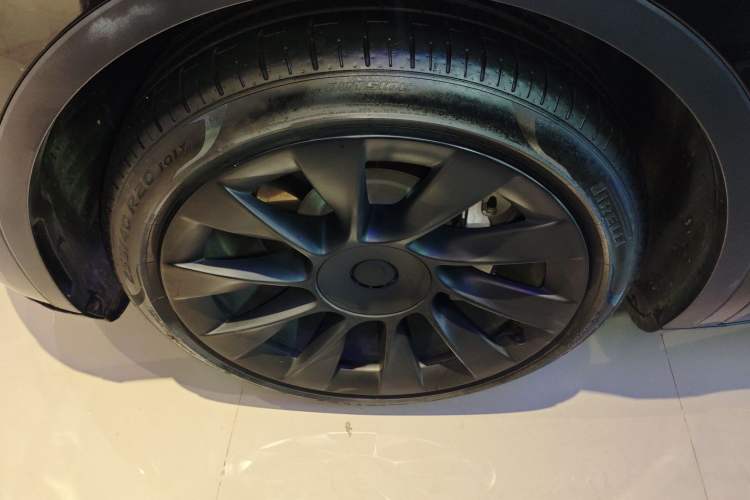 Used Tesla Model Y 2021 Standard Range Rear-Wheel Drive Version Left Front Wheel Hub