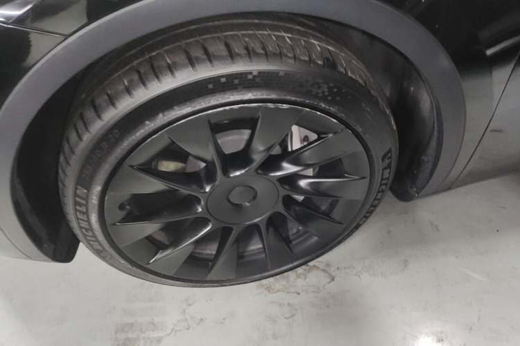 Used Tesla Model Y 2021 Long-Range All-Wheel-Drive Version Left Front Wheel Hub