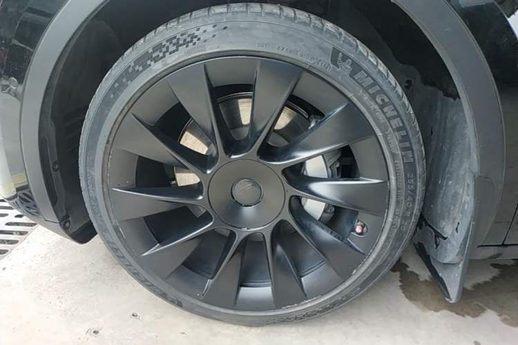 Used Tesla Model Y 2021 Standard Range Rear-Wheel Drive Version Left Front Wheel Hub