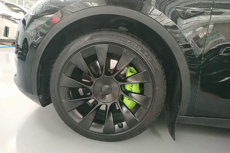 Used Tesla Model Y 2021 Standard Range Rear-Wheel Drive Version Left Front Wheel Hub