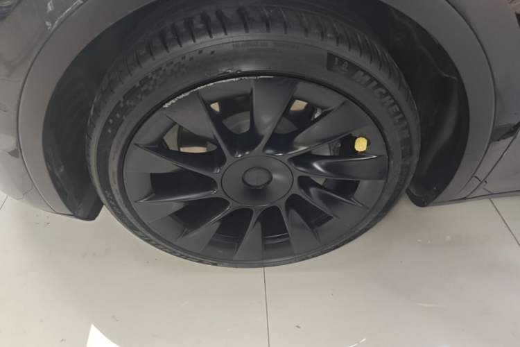 Used Tesla Model Y 2021 Standard Range Rear-Wheel Drive Version Left Front Wheel Hub