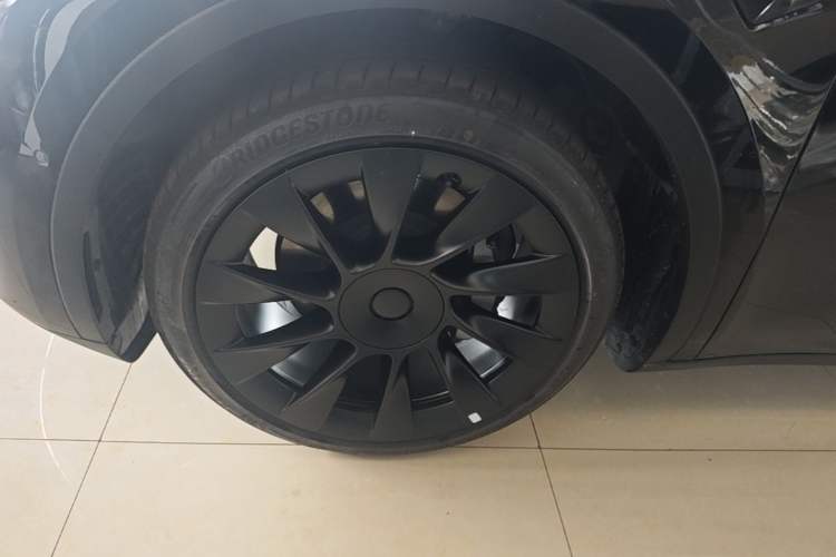 Used Tesla Model Y 2021 Standard Range Rear-Wheel Drive Version Left Front Wheel Hub