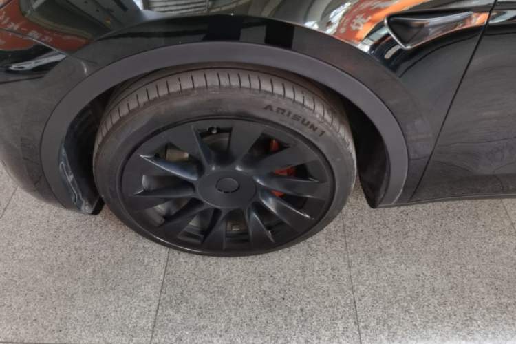 Used Tesla Model Y 2021 Standard Range Rear-Wheel Drive Version Left Front Wheel Hub