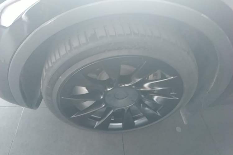 Used Tesla Model Y 2021 Long-Range All-Wheel-Drive Version 3D7 Left Front Wheel Hub