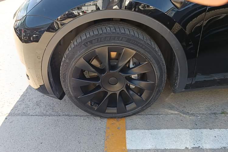 Used Tesla Model Y 2021 Standard Range Rear-Wheel Drive Version Left Front Wheel Hub
