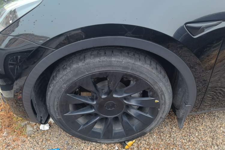 Used Tesla Model Y 2021 Standard Range Rear-Wheel Drive Version Left Front Wheel Hub