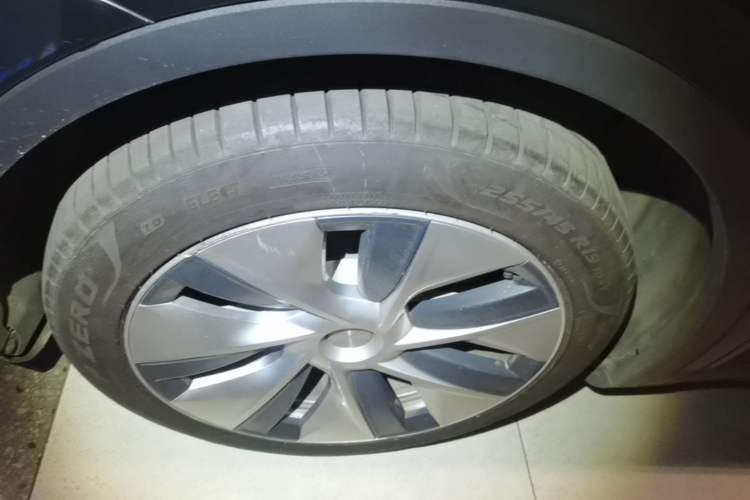 Used Tesla Model Y 2021 Standard Range Rear-Wheel Drive Version Left Front Wheel Hub