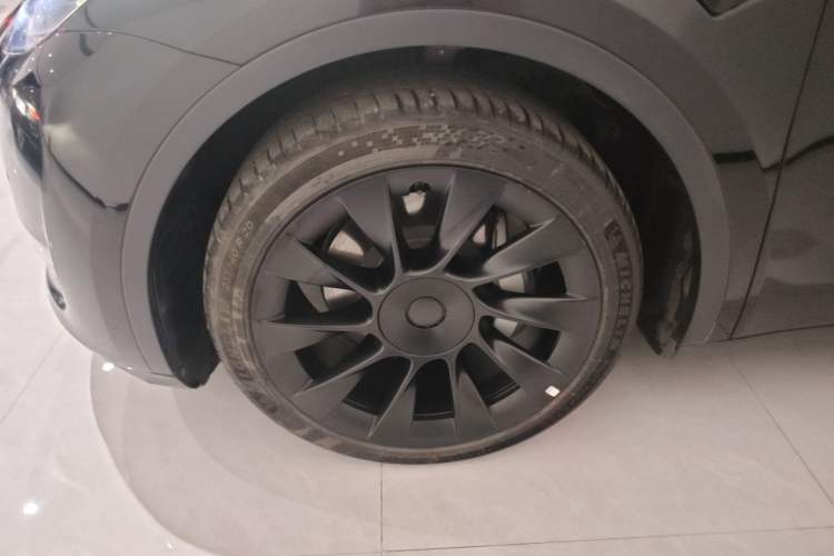 Used Tesla Model Y 2021 Standard Range Rear-Wheel Drive Version Left Front Wheel Hub