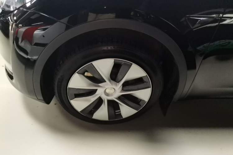 Used Tesla Model Y 2021 Long-Range All-Wheel-Drive Version 3D7 Left Front Wheel Hub