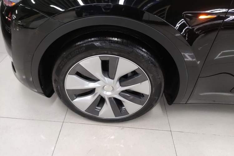 Used Tesla Model Y 2021 Standard Range Rear-Wheel Drive Version Left Front Wheel Hub