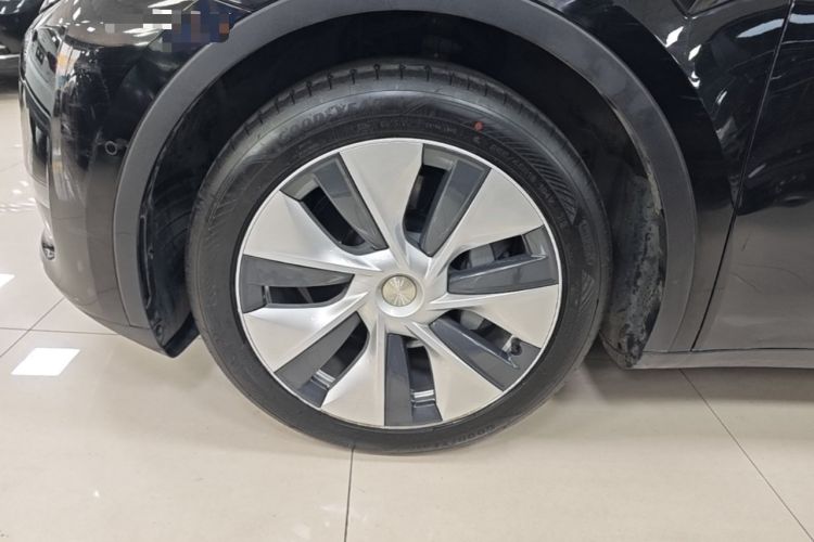 Used Tesla Model Y 2021 Long-Range All-Wheel-Drive Version 3D7 Left Front Wheel Hub