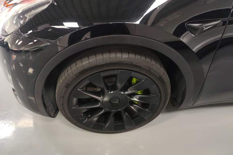 Used Tesla Model Y 2021 Standard Range Rear-Wheel Drive Version Left Front Wheel Hub