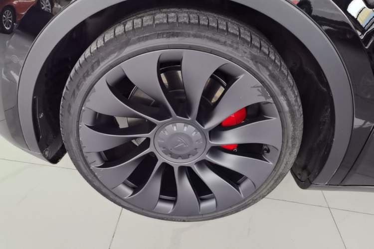Used Tesla Model Y 2021 Performance High-Performance All-Wheel-Drive Version Left Front Wheel Hub