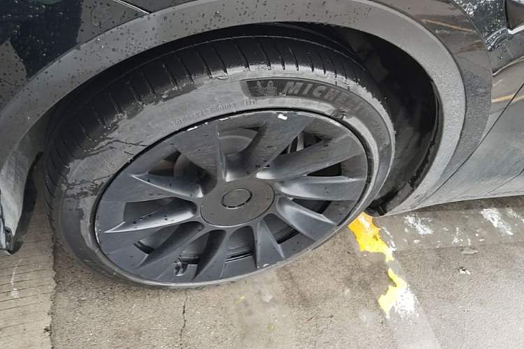 Used Tesla Model Y 2021 Standard Range Rear-Wheel Drive Version Left Front Wheel Hub