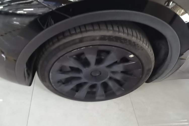 Used Tesla Model Y 2021 Standard Range Rear-Wheel Drive Version Left Front Wheel Hub