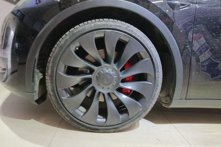 Used Tesla Model Y 2021 Performance High-Performance All-Wheel-Drive Version Left Front Wheel Hub