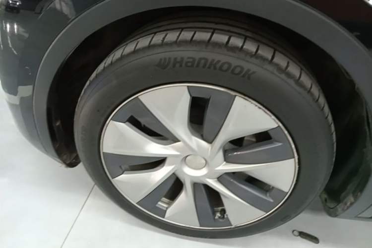 Used Tesla Model Y 2021 Standard Range Rear-Wheel Drive Version Left Front Wheel Hub