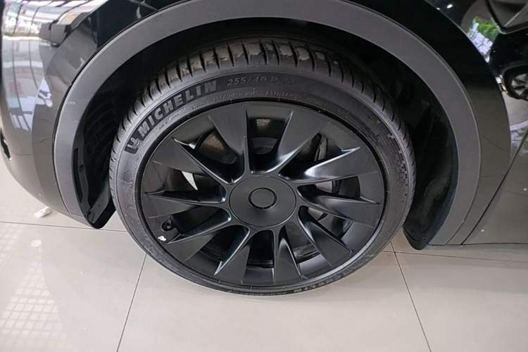 Used Tesla Model Y 2021 Standard Range Rear-Wheel Drive Version Left Front Wheel Hub