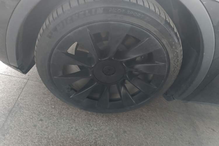 Used Tesla Model Y 2021 Standard Range Rear-Wheel Drive Version Left Front Wheel Hub
