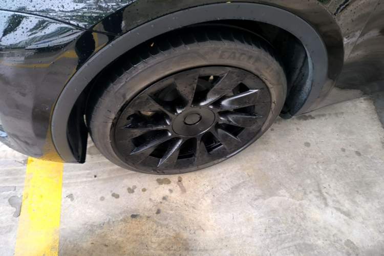 Used Tesla Model Y 2021 Standard Range Rear-Wheel Drive Version Left Front Wheel Hub