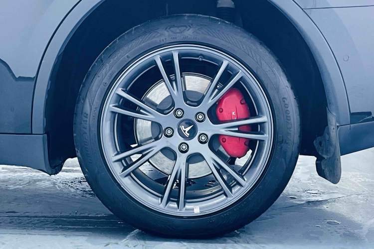 Used Tesla Model Y 2021 Standard Range Rear-Wheel Drive Version Left Front Wheel Hub