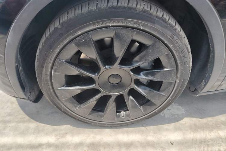 Used Tesla Model Y 2021 Standard Range Rear-Wheel Drive Version Left Front Wheel Hub
