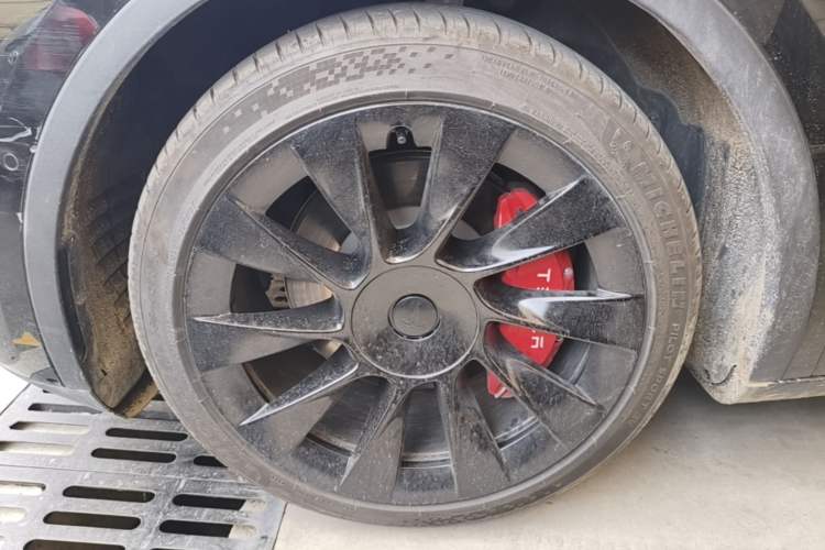 Used Tesla Model Y 2021 Standard Range Rear-Wheel Drive Version Left Front Wheel Hub