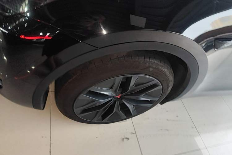 Used Tesla Model Y 2021 Standard Range Rear-Wheel Drive Version Left Front Wheel Hub