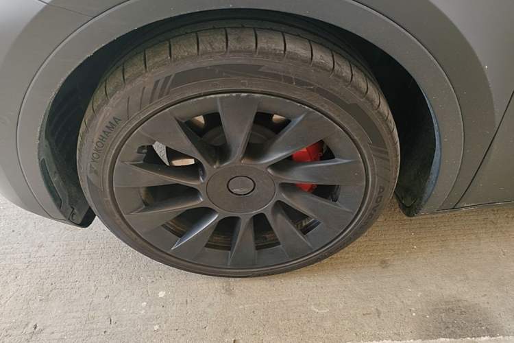Used Tesla Model Y 2021 Standard Range Rear-Wheel Drive Version Left Front Wheel Hub