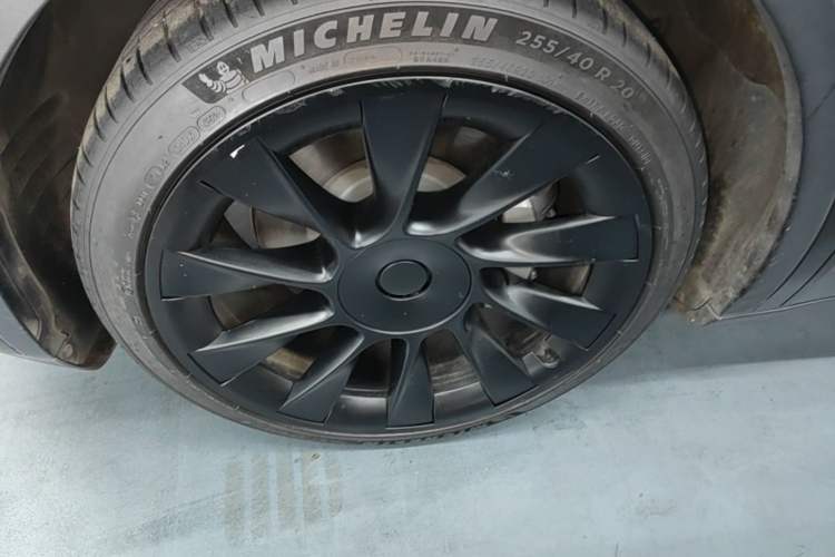 Used Tesla Model Y 2021 Standard Range Rear-Wheel Drive Version Left Front Wheel Hub