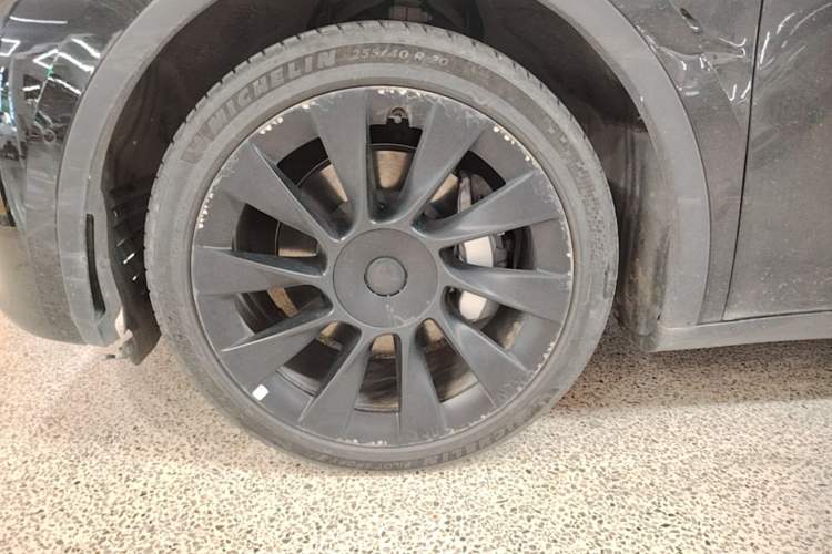 Used Tesla Model Y 2021 Long-Range All-Wheel-Drive Version Left Front Wheel Hub