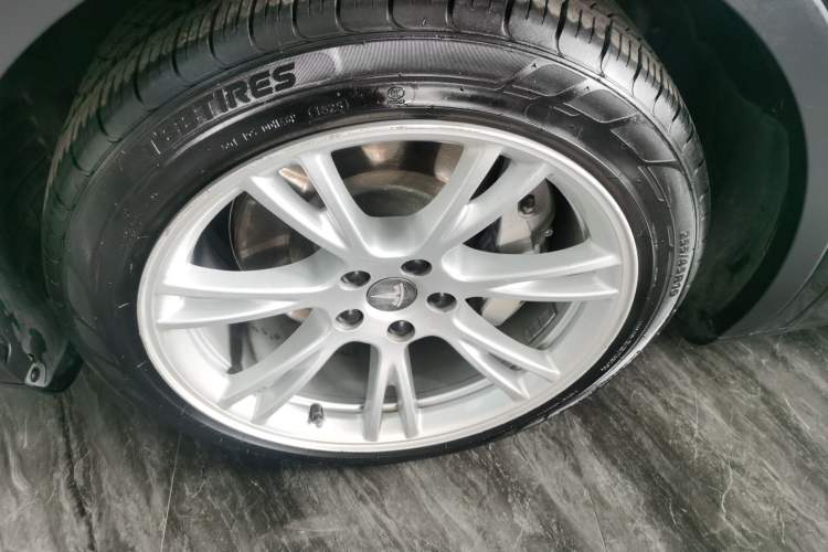 Used Tesla Model Y 2021 Standard Range Rear-Wheel Drive Version Left Front Wheel Hub
