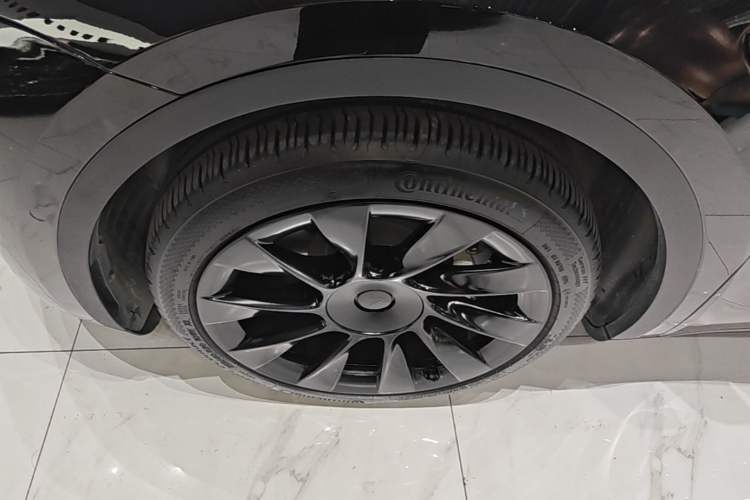 Used Tesla Model Y 2021 Standard Range Rear-Wheel Drive Version Left Front Wheel Hub