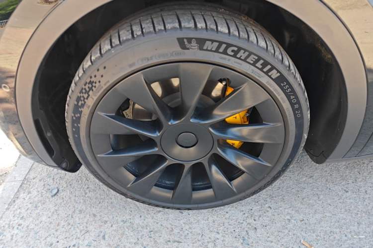 Used Tesla Model Y 2021 Standard Range Rear-Wheel Drive Version Left Front Wheel Hub