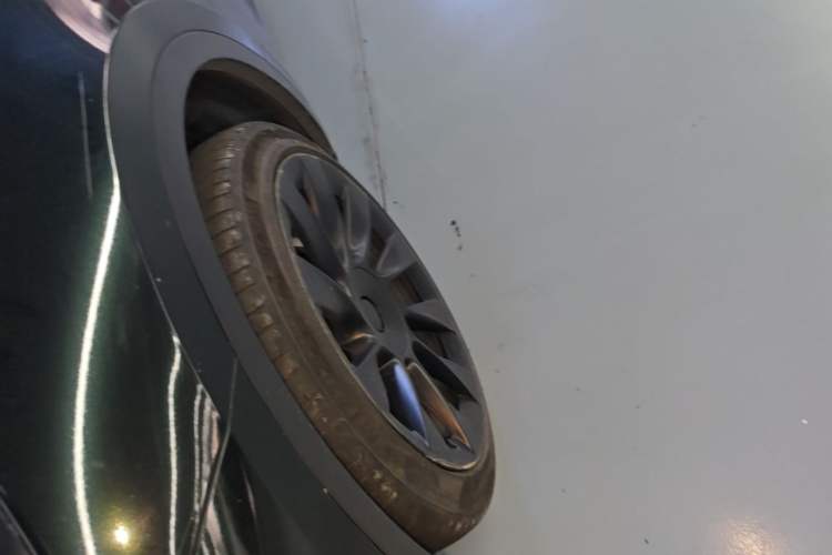 Used Tesla Model Y 2021 Standard Range Rear-Wheel Drive Version Left Front Wheel Hub