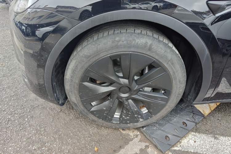 Used Tesla Model Y 2021 Standard Range Rear-Wheel Drive Version Left Front Wheel Hub