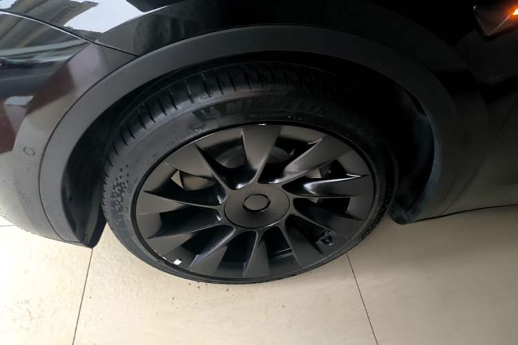 Used Tesla Model Y 2021 Standard Range Rear-Wheel Drive Version Left Front Wheel Hub