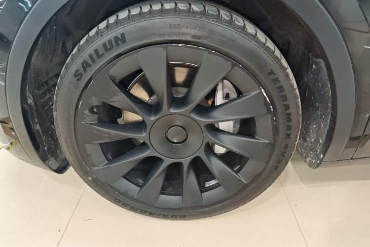 Used Tesla Model Y 2021 Standard Range Rear-Wheel Drive Version Left Front Wheel Hub