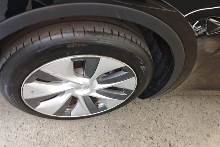 Used Tesla Model Y 2021 Standard Range Rear-Wheel Drive Version Left Front Wheel Hub